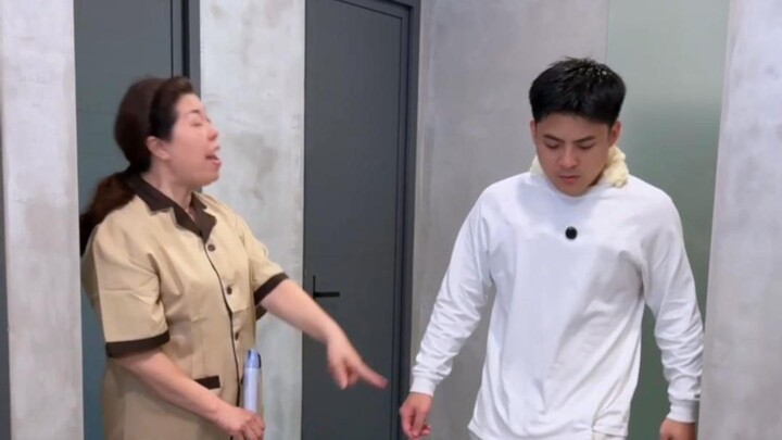 ทุกคนต่างพูดว่าฉันกับอาจู่สูสีกัน