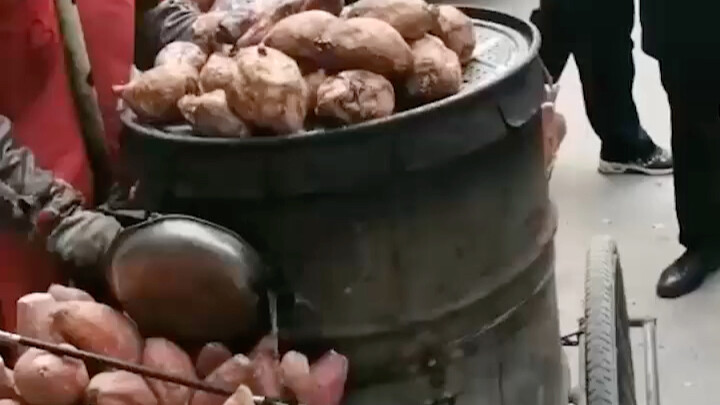 Bibi penyandang disabilitas tertangkap karena berjualan ubi secara ilegal, kata-kata petugas penegak