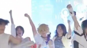 The 2D dancers lead the team in doing exercises!
