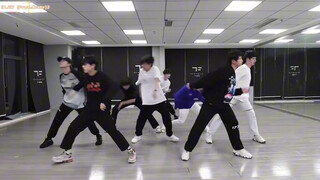 Whoever says Old Deng's dancing isn't synchronized anymore!!!