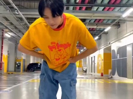 【كاي تشان】230729 تحدي "Betcha" لكاي تشان | تعمدت إسقاط الهاتف في فجوة السرير وشاهدته 606 مرات