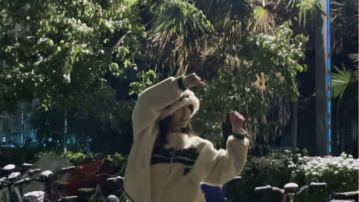 Tuyết đầu mùa đã đến, rất hợp với hype boy
