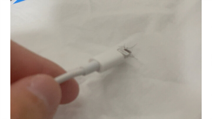 Apple's Leaking-Charge Cable: An Electric Mosquito Trap