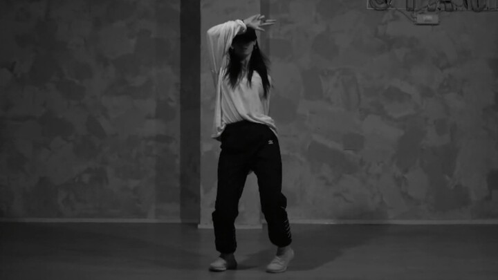 Zhoyeon’s cover of EXO’s “Love Shot” – she’s so handsome again!