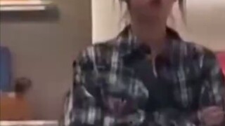 Song Yuqi and Cheng Xiao go shopping together