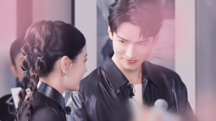 Dia benar-benar perhatian padanya dalam setiap detail.