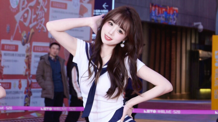 Điều kiện để yêu một cô chị khóa trên ở Đại học Hòa Nhân là…?