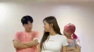 ไอ้นั่นมาอีกแล้ว ผมอยากจะบอกว่ามันมีคอนเนคชั่นอยู่บ้าง
