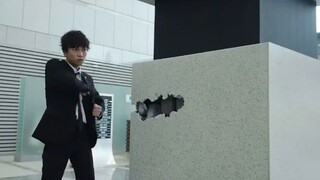 Watch this man violently picking the lock