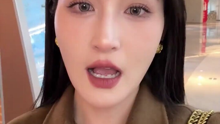 Vàng thì không mua được nhưng lại dễ dẫm phải hố lớn đấy! Giá vàng ở chỗ các bạn là bao nhiêu vậy?