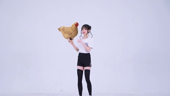 [Tang Xiao V] Chicken, you are so beautiful❤️ Imitate Cai Xukun and play basketball [Just because yo