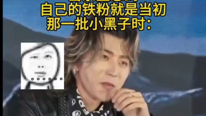 Sang Patriark kini sudah sama sekali tak sanggup menahan tawanya lagi