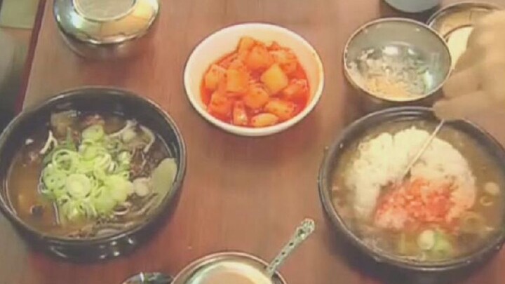 [My name is Kim Sam Soon] Kim Sam Soon is a foodie, just after eating bibimbap, he picks up ramen