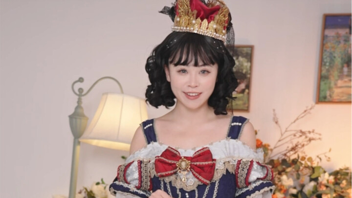 A Snow White–inspired maxi dress!