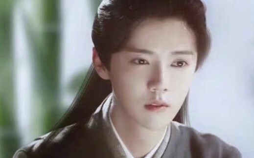 So it turns out a historical drama male lead’s hemline can spin so beautifully—this cotton-linen fab