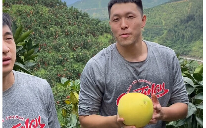 Lật lại album ảnh thì phát hiện một video thú vị, cuối cùng tôi đã hiểu vì sao kỹ năng lên rổ của ôn