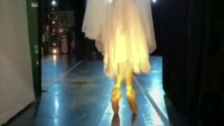 [باليه] ملكة الأشباح تمشي عبر شاشتك. ليسيت إنريكيز - bourrée en couru Myrtha من جيزيل