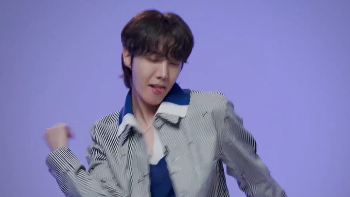 Xixi teaches you how to dance to "Hope World"