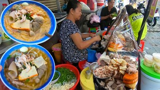 Kì lạ Gánh bánh canh Cua giò heo Cô Liên nép hông chợ Gò Vấp chỉ vài ghế ngồi mà luôn tấp nập khách