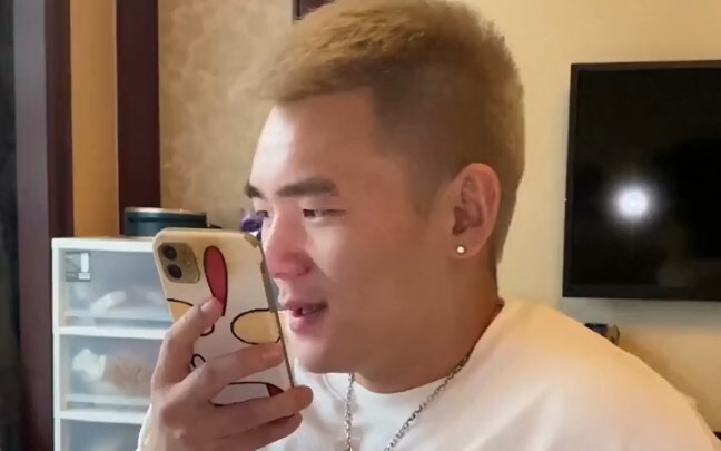 My little brother’s got this whole dating thing down to a T.