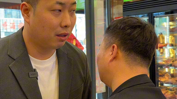 Lao Si menyelesaikan kasus "memegang pisau" yang melibatkan manajer restoran