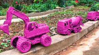 哇！是什么把挖掘机、搅拌车、翻斗车、工程车变成紫色呢？