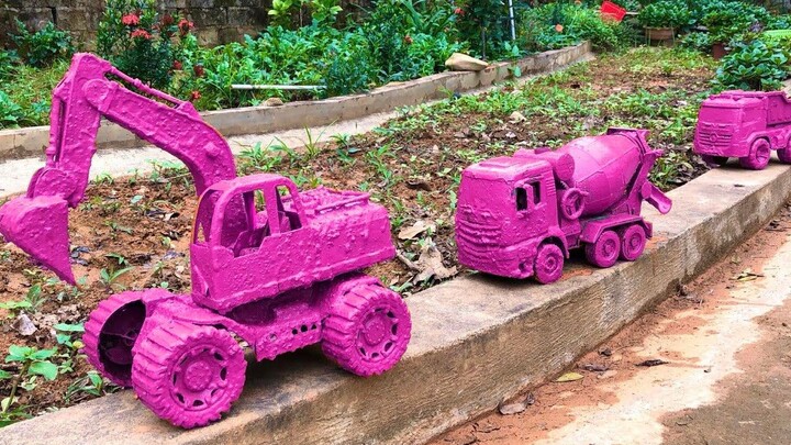 Wow! What makes excavators, mixer trucks, dump trucks, and construction vehicles purple?