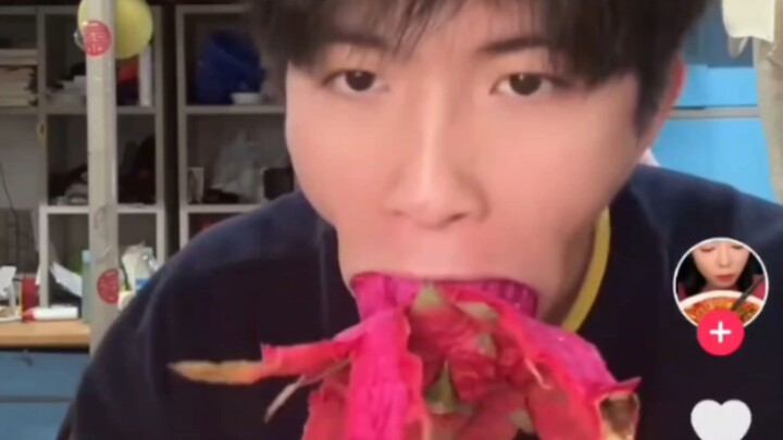 A Chinese vlogger went viral on TikTok for eating a whole dragon fruit in one bite, and foreigners a