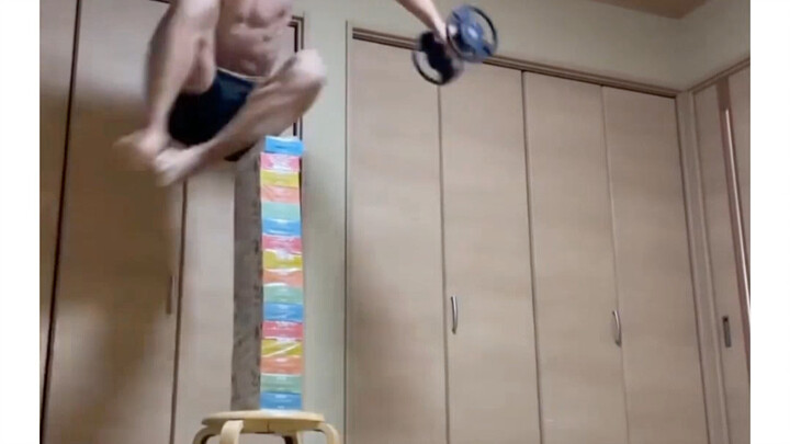 เลนส์สังคม: ชาวเน็ตญี่ปุ่นคนหนึ่งโด่งดังเพราะฝึกกระโดดพร้อมถ่วงน้ำหนัก จนตอนหลังรู้สึกเหมือนเขาอาจ “