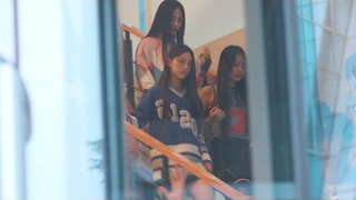 I have a feeling this will become the focus of the New Jeans staircase in the legendary fan photo (2