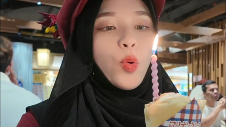 Another me celebrate my birthday with my 2D husbando