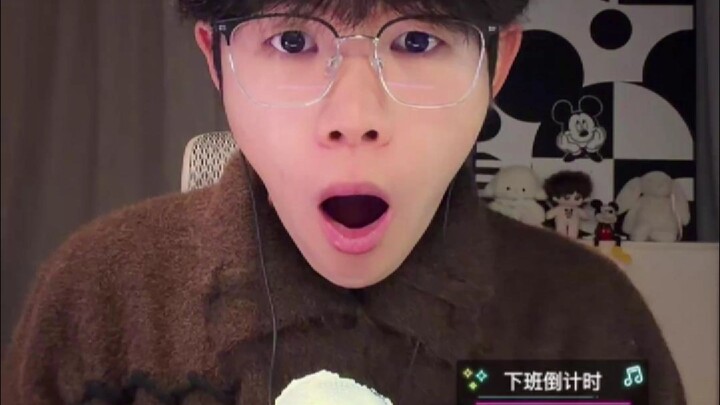 Is this a hint that the streamer will switch to a new microphone for the New Year?