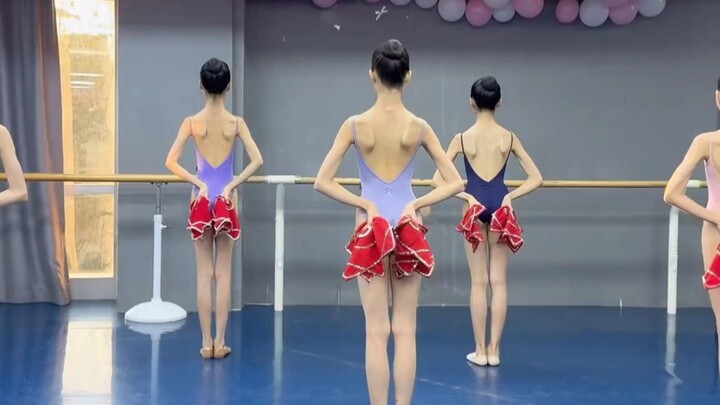 Sekilas di Ruang Dansa 303