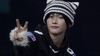 KANGTA+安胜浩+肖俊+黄冠亨+Anton+元彬+SION+YUSHI  Happiness家族演唱会舞台