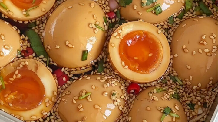 อยากให้ทุกคนได้ชิมไข่ยางมะตูมซอสถั่วเหลืองจริงๆ นะ! ผสมกับข้าวร้อนๆ โคตรเด็ดเลย