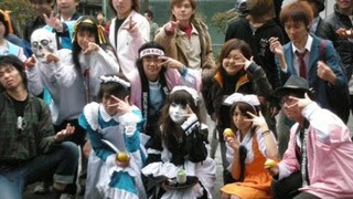 以惊人的人数跳着晴天好心情的舞蹈「ハレ晴レユカイ」SOS团舞