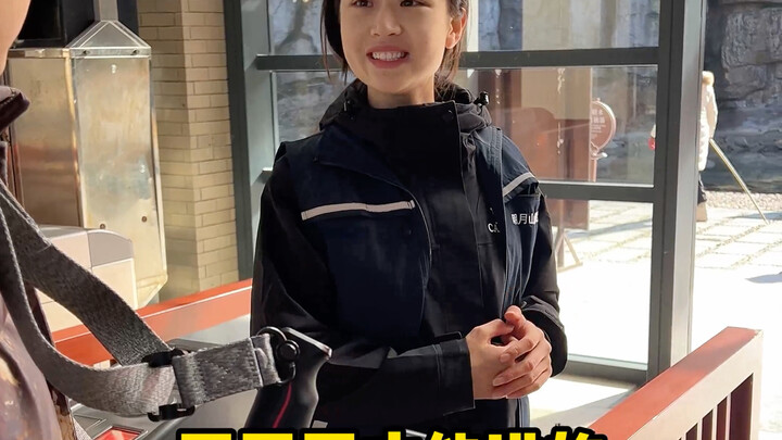 Vận may của anh chàng này đúng trúng đợt tuyết đầu mùa ở núi Minh Nguyệt! Bình minh, biển mây, bầu t