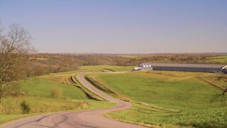 Cage-Free Egg Laying Systems: Farm Tour - English Captions