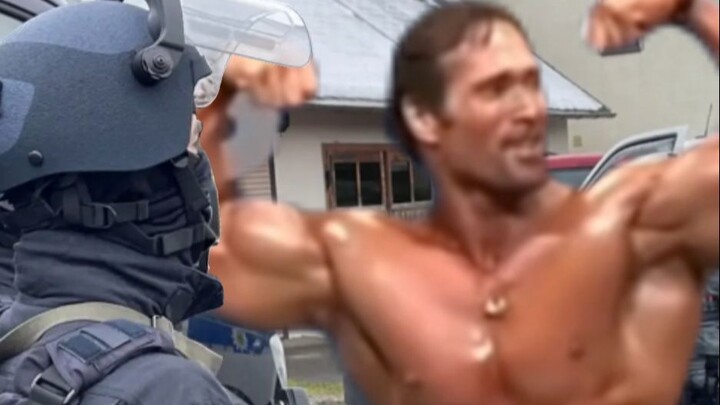 Polisi: Angkat tangan kalian!