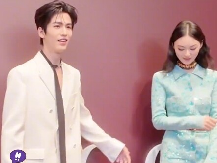 تشانغ لينغخه عاد ولم ينم طوال الليل: لماذا لم تخبرني كيف أرتدي الكعب العالي؟ #تشانغ لينغخه #هي تسوڠ