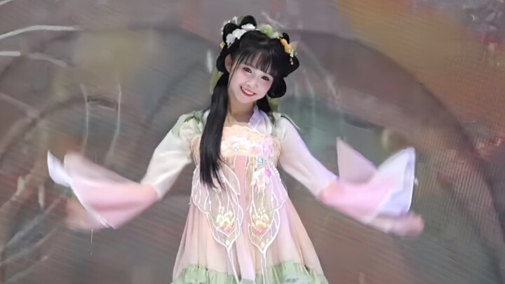 娇俏可爱的小师妹，爱蹦哒的小仙女儿。