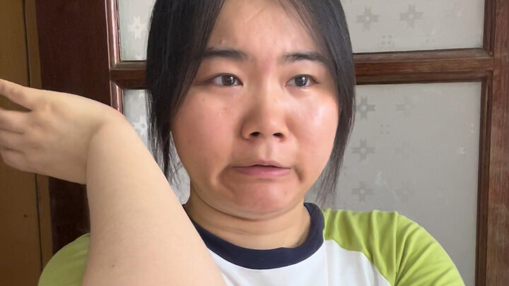 Một ngày hè tôi thường chơi đùa tung tăng ngoài trời khi còn nhỏ