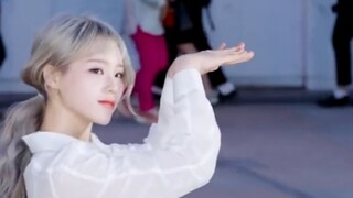 Bidikan langsung pertunjukan jalanan Korea itzy Dalla Dalla