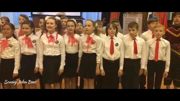 lagu Indonesia raya dinyanyikan anak russia