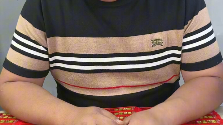 Spicy Strip Snack Review. #EatingSpicyStrips #LittleSpicyStrips #EatingChiliFlakes #WeirdKnowledgeBo