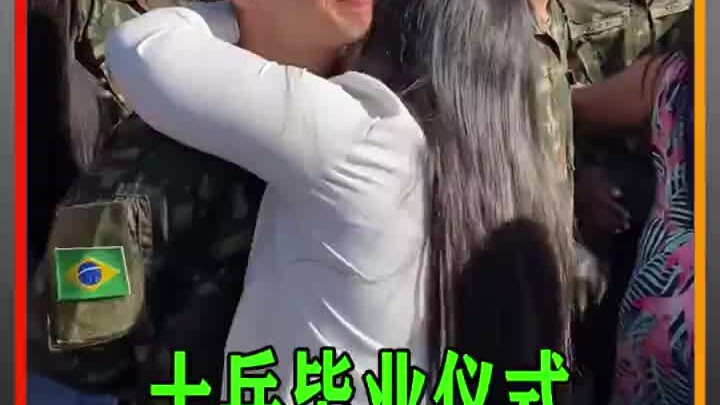 ผู้คนสังเกตเห็นว่าหนุ่มรายนี้ร้องไห้อยู่เพียงลำพังในพิธีสำเร็จการศึกษา ซึ่งเป็นเรื่องที่น่าจับตามอง
