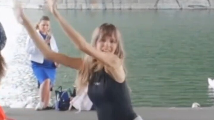 Tantangan Supernatural Newjeans yang Lagi Ngetren di Xiaohongshu Belakangan Ini