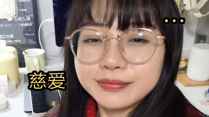 Dia tertawa begitu canggung, tapi aku malah ketawa ngakak~