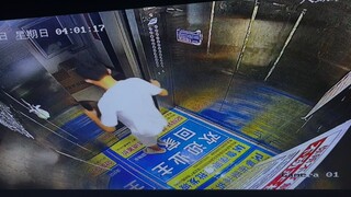 “山东男大被狗袭击”小孩哥：电梯门关上的那一刻天都感觉塌了门打开的那一瞬间我感觉我重生了，这一世我要血洗上一世的耻辱#监控下的一幕 #万万没想到