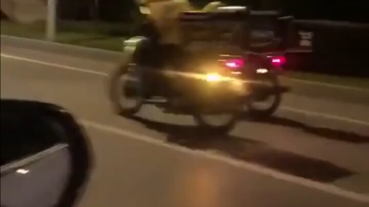 Đồ nghề của các bạn đắt lắm, cái Đồng Hồ Đúng Giờ của tôi cũng không rẻ đâu [doge]